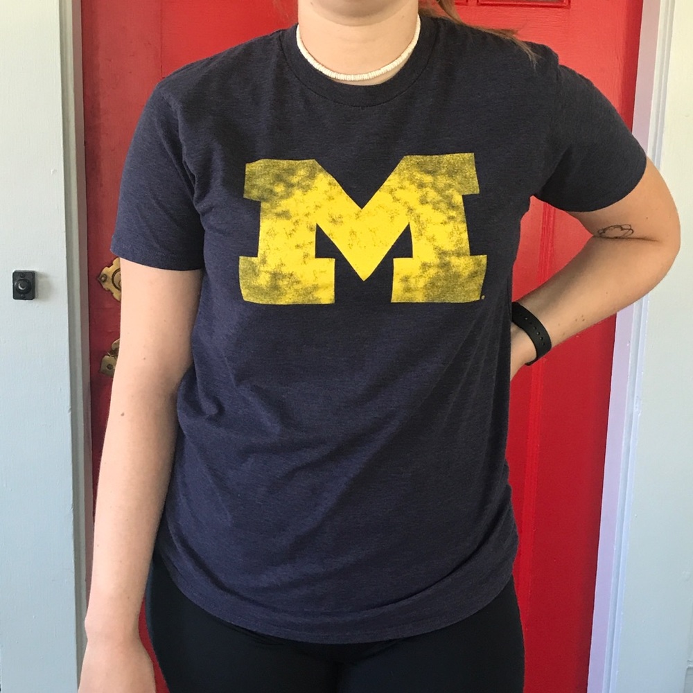U of M Michigan Distressed T shirt M